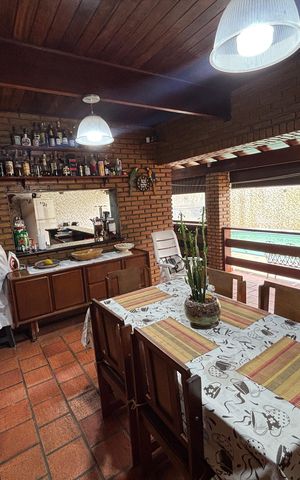 Casa à venda com 390m², 4 quartos e 4 vagas Casa à venda com 390m², 4 quartos e 4 vagasChurrasqueira