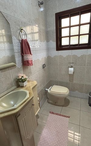 Casa à venda com 390m², 4 quartos e 4 vagas Casa à venda com 390m², 4 quartos e 4 vagasLavabo
