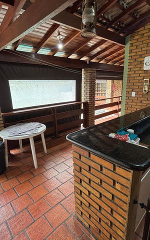Casa à venda com 390m², 4 quartos e 4 vagas Casa à venda com 390m², 4 quartos e 4 vagasChurrasqueira