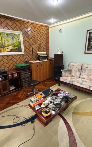 Casa à venda com 390m², 4 quartos e 4 vagas Casa à venda com 390m², 4 quartos e 4 vagasSala