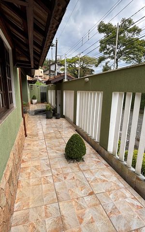Casa à venda com 390m², 4 quartos e 4 vagas Casa à venda com 390m², 4 quartos e 4 vagasQuintal da frente