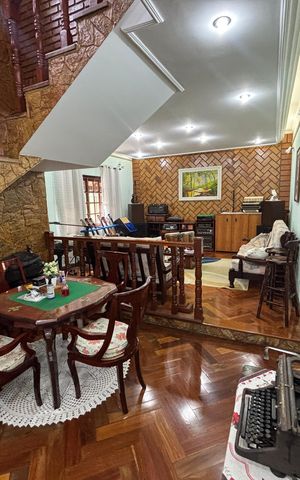 Casa à venda com 390m², 4 quartos e 4 vagas Casa à venda com 390m², 4 quartos e 4 vagasSala