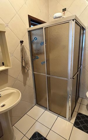 Casa à venda com 390m², 4 quartos e 4 vagas Casa à venda com 390m², 4 quartos e 4 vagasBanheiro churrasqueira