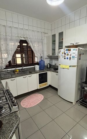 Casa à venda com 390m², 4 quartos e 4 vagas Casa à venda com 390m², 4 quartos e 4 vagasCozinha