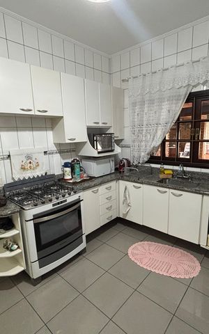 Casa à venda com 390m², 4 quartos e 4 vagas Casa à venda com 390m², 4 quartos e 4 vagasCozinha
