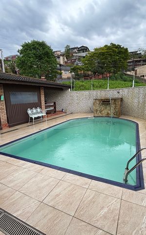 Casa à venda com 390m², 4 quartos e 4 vagas Casa à venda com 390m², 4 quartos e 4 vagasPisicina