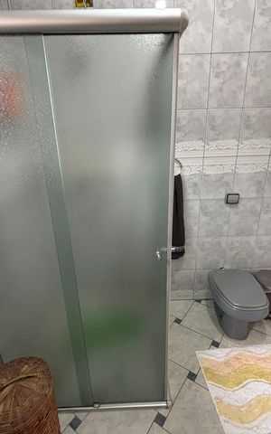 Casa à venda com 390m², 4 quartos e 4 vagas Casa à venda com 390m², 4 quartos e 4 vagasBanheiro