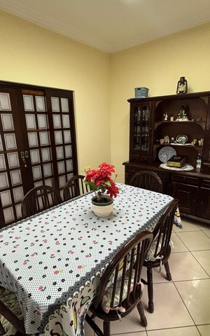 Casa à venda com 390m², 4 quartos e 4 vagas Casa à venda com 390m², 4 quartos e 4 vagasCopa