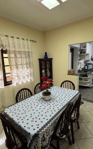 Casa à venda com 390m², 4 quartos e 4 vagas Casa à venda com 390m², 4 quartos e 4 vagasCopa