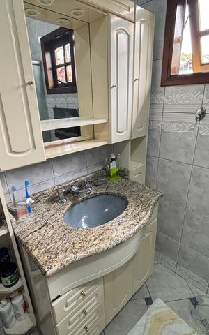 Casa à venda com 390m², 4 quartos e 4 vagas Casa à venda com 390m², 4 quartos e 4 vagasBanheiro