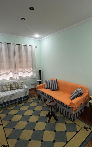 Casa à venda com 390m², 4 quartos e 4 vagas Casa à venda com 390m², 4 quartos e 4 vagasSala de TV