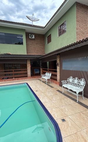 Casa à venda com 390m², 4 quartos e 4 vagas Casa à venda com 390m², 4 quartos e 4 vagasPiscina