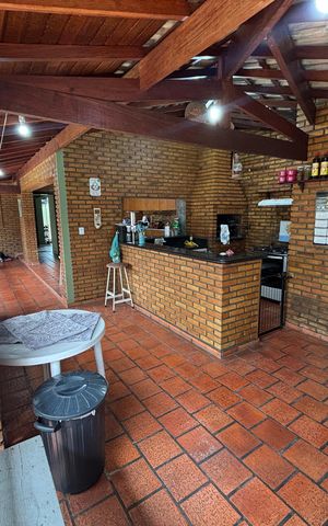 Casa à venda com 390m², 4 quartos e 4 vagas Casa à venda com 390m², 4 quartos e 4 vagasChurrasqueira