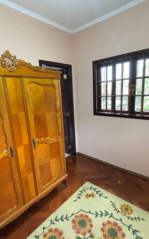 Casa à venda com 390m², 4 quartos e 4 vagas Casa à venda com 390m², 4 quartos e 4 vagasCloset da suite