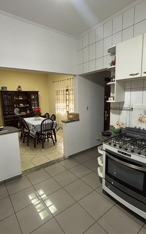 Casa à venda com 390m², 4 quartos e 4 vagas Casa à venda com 390m², 4 quartos e 4 vagasCozinha