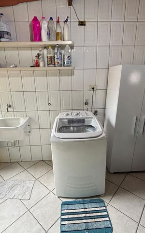 Casa à venda com 390m², 4 quartos e 4 vagas Casa à venda com 390m², 4 quartos e 4 vagasÁrea de Serviço