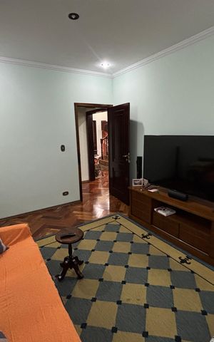 Casa à venda com 390m², 4 quartos e 4 vagas Casa à venda com 390m², 4 quartos e 4 vagasSala TV