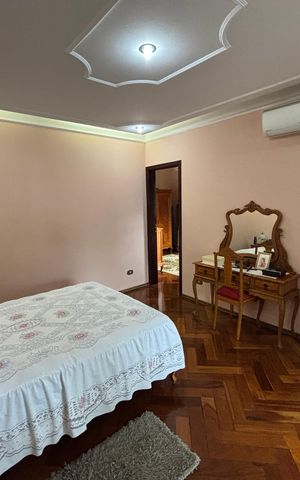Casa à venda com 390m², 4 quartos e 4 vagas Casa à venda com 390m², 4 quartos e 4 vagasSuite