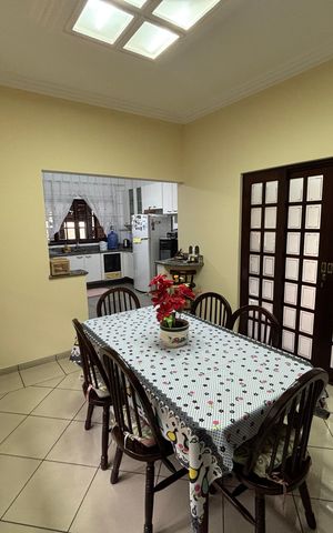 Casa à venda com 390m², 4 quartos e 4 vagas Casa à venda com 390m², 4 quartos e 4 vagasCopa