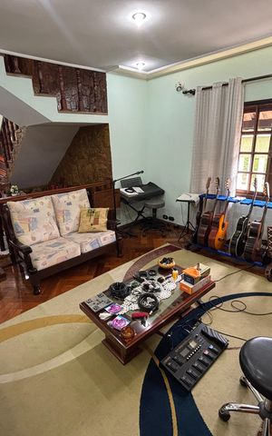 Casa à venda com 390m², 4 quartos e 4 vagas Casa à venda com 390m², 4 quartos e 4 vagasSala
