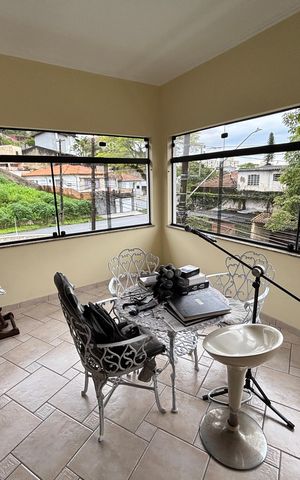 Casa à venda com 390m², 4 quartos e 4 vagas Casa à venda com 390m², 4 quartos e 4 vagasVaranda da suíte
