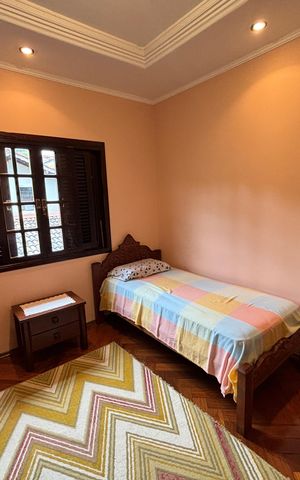 Casa à venda com 390m², 4 quartos e 4 vagas Casa à venda com 390m², 4 quartos e 4 vagasQuarto 2