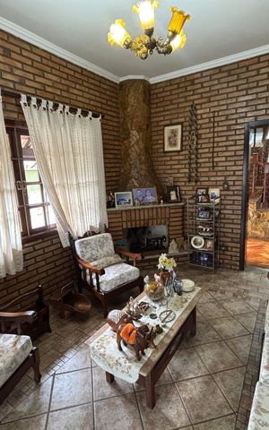 Casa à venda com 390m², 4 quartos e 4 vagas Casa à venda com 390m², 4 quartos e 4 vagasSala de lareira