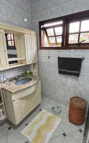 Casa à venda com 390m², 4 quartos e 4 vagas Casa à venda com 390m², 4 quartos e 4 vagasBanheiro