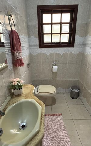 Casa à venda com 390m², 4 quartos e 4 vagas Casa à venda com 390m², 4 quartos e 4 vagasLavabo
