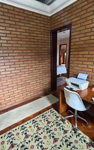 Casa à venda com 390m², 4 quartos e 4 vagas Casa à venda com 390m², 4 quartos e 4 vagasEscritório