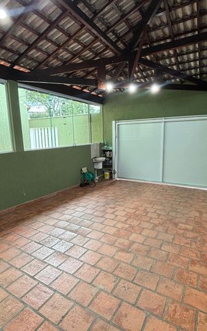 Casa à venda com 390m², 4 quartos e 4 vagas Casa à venda com 390m², 4 quartos e 4 vagasGaragem