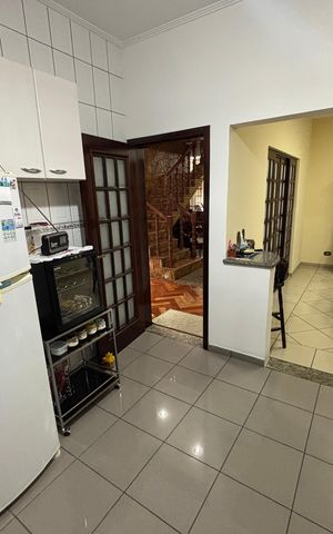 Casa à venda com 390m², 4 quartos e 4 vagas Casa à venda com 390m², 4 quartos e 4 vagasCozinha