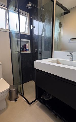 Casa de condomínio para alugar com 400m², 3 quartos e 3 vagas Casa de condomínio para alugar com 400m², 3 quartos e 3 vagasBanheiro da Suíte 2