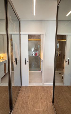 Casa de condomínio para alugar com 400m², 3 quartos e 3 vagas Casa de condomínio para alugar com 400m², 3 quartos e 3 vagasCloset da suíte