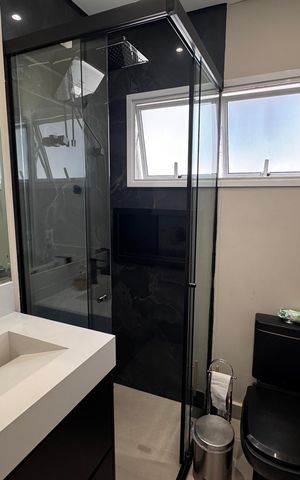 Casa de condomínio para alugar com 400m², 3 quartos e 3 vagas Casa de condomínio para alugar com 400m², 3 quartos e 3 vagasBanheiro da Suíte 1