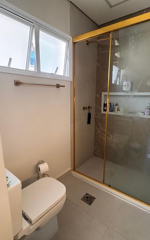 Casa de condomínio para alugar com 400m², 3 quartos e 3 vagas Casa de condomínio para alugar com 400m², 3 quartos e 3 vagasCloset da suíte