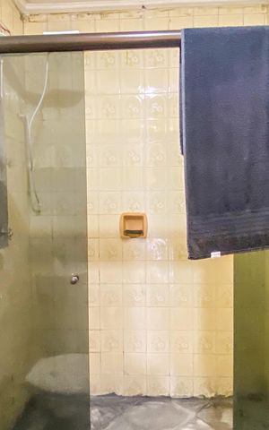Casa à venda com 98m², 2 quartos e 1 vaga Casa à venda com 98m², 2 quartos e 1 vagaBanheiro