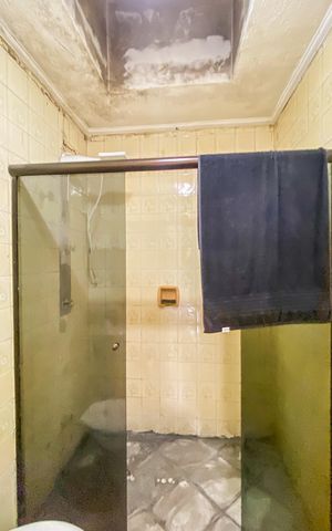 Casa à venda com 98m², 2 quartos e 1 vaga Casa à venda com 98m², 2 quartos e 1 vagaBanheiro