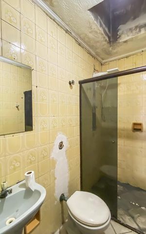 Casa à venda com 98m², 2 quartos e 1 vaga Casa à venda com 98m², 2 quartos e 1 vagaBanheiro