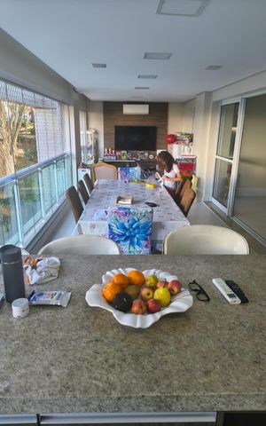 Apartamento para alugar com 198m², 3 quartos e 3 vagasVaranda