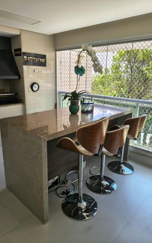 Apartamento para alugar com 198m², 3 quartos e 3 vagasVaranda