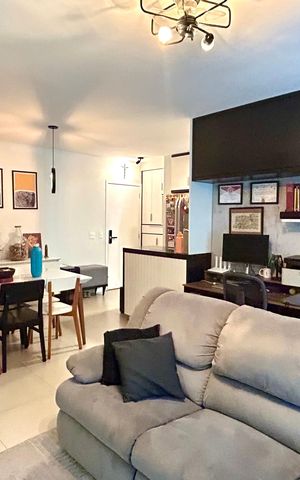 Apartamento à venda com 80m², 2 quartos e 1 vaga Apartamento à venda com 80m², 2 quartos e 1 vagaSala
