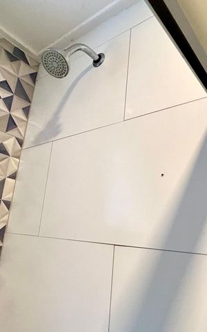 Apartamento à venda com 80m², 2 quartos e 1 vaga Apartamento à venda com 80m², 2 quartos e 1 vagaBanheiro da Suíte