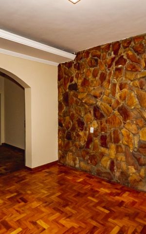 Casa para alugar com 200m², 4 quartos e 2 vagasSala