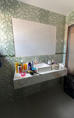 Casa à venda com 180m², 6 quartos e 2 vagas