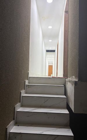 Studio para alugar com 25m², 1 quarto e sem vaga Studio para alugar com 25m², 1 quarto e sem vagaEscada