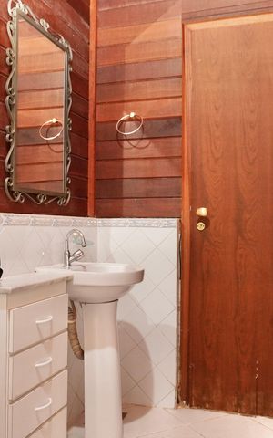 Casa à venda com 430m², 3 quartos e 1 vaga Casa à venda com 430m², 3 quartos e 1 vagaEdícula- Banheiro da Suíte
