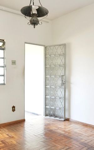 Casa à venda com 430m², 3 quartos e 1 vaga Casa à venda com 430m², 3 quartos e 1 vagaSala