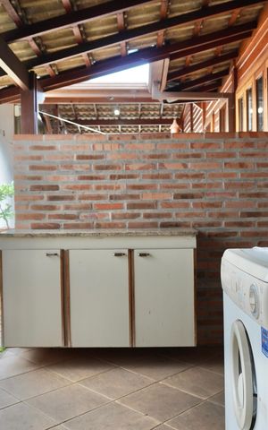 Casa à venda com 430m², 3 quartos e 1 vaga Casa à venda com 430m², 3 quartos e 1 vagaEdícula- Área de Serviço