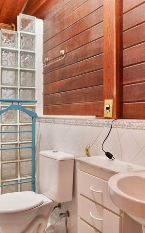 Casa à venda com 430m², 3 quartos e 1 vaga Casa à venda com 430m², 3 quartos e 1 vagaEdícula- Banheiro da Suíte